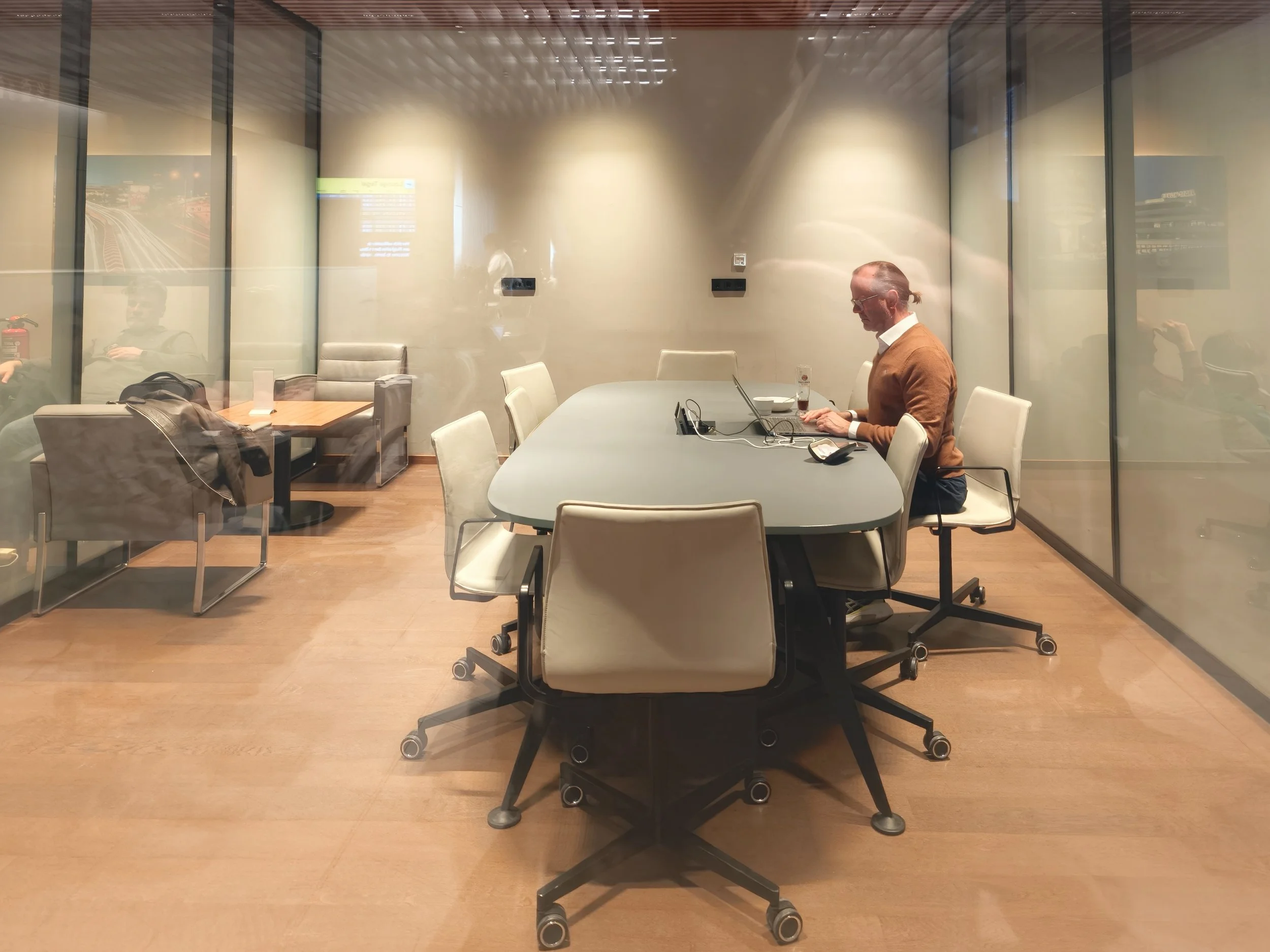 Conference room at BER Lounge Tegel at Berlin Brandenburg Airport (BER). Image: Dan Latif.