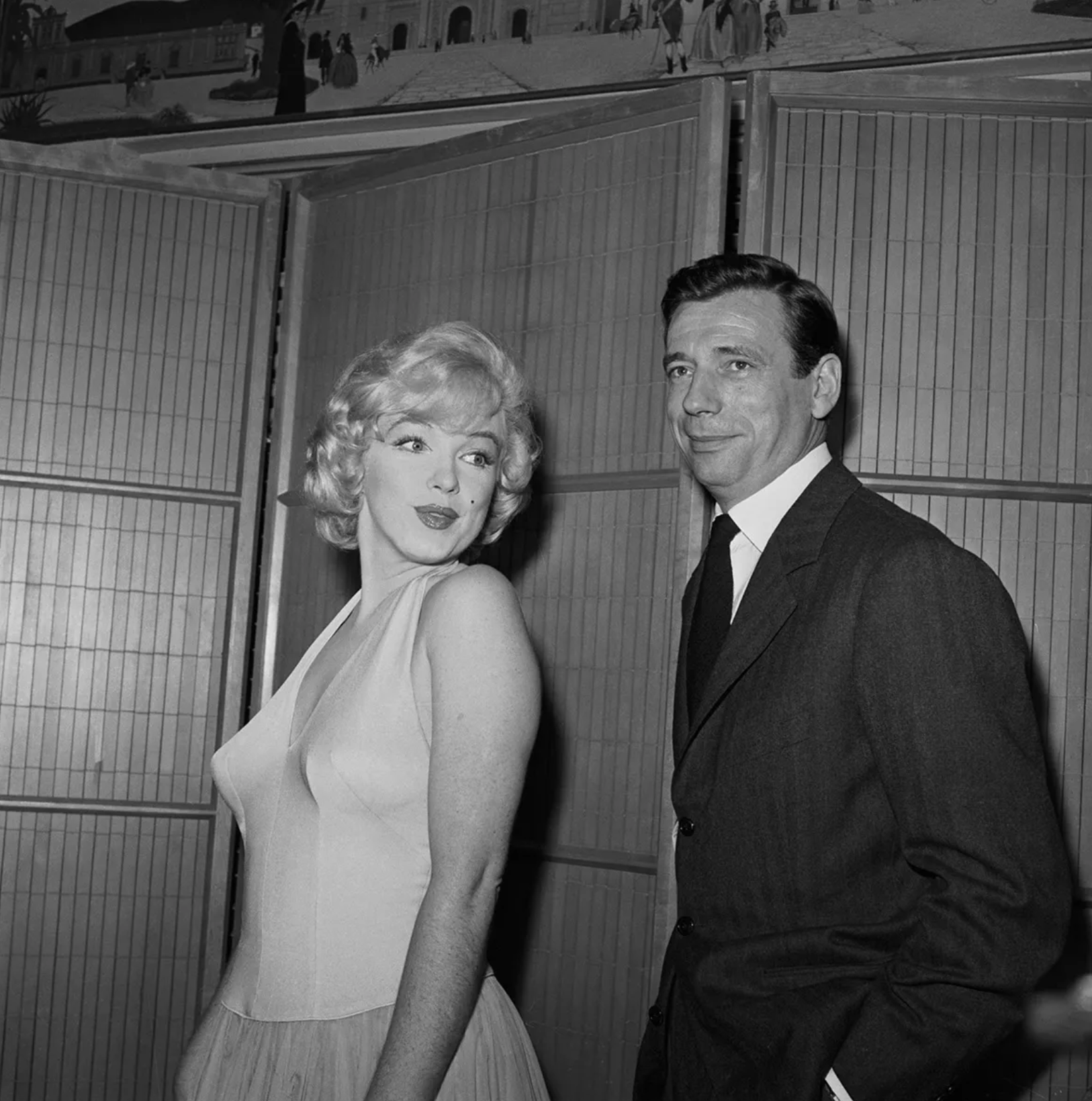 While filming Let’s Make Love, Marilyn Monroe and Yves Montand had an affair in Bungalows 20 and 21. Bungalow 7, Monroe’s favorite, is known as Norma Jean. Image: via Vanity Fair.