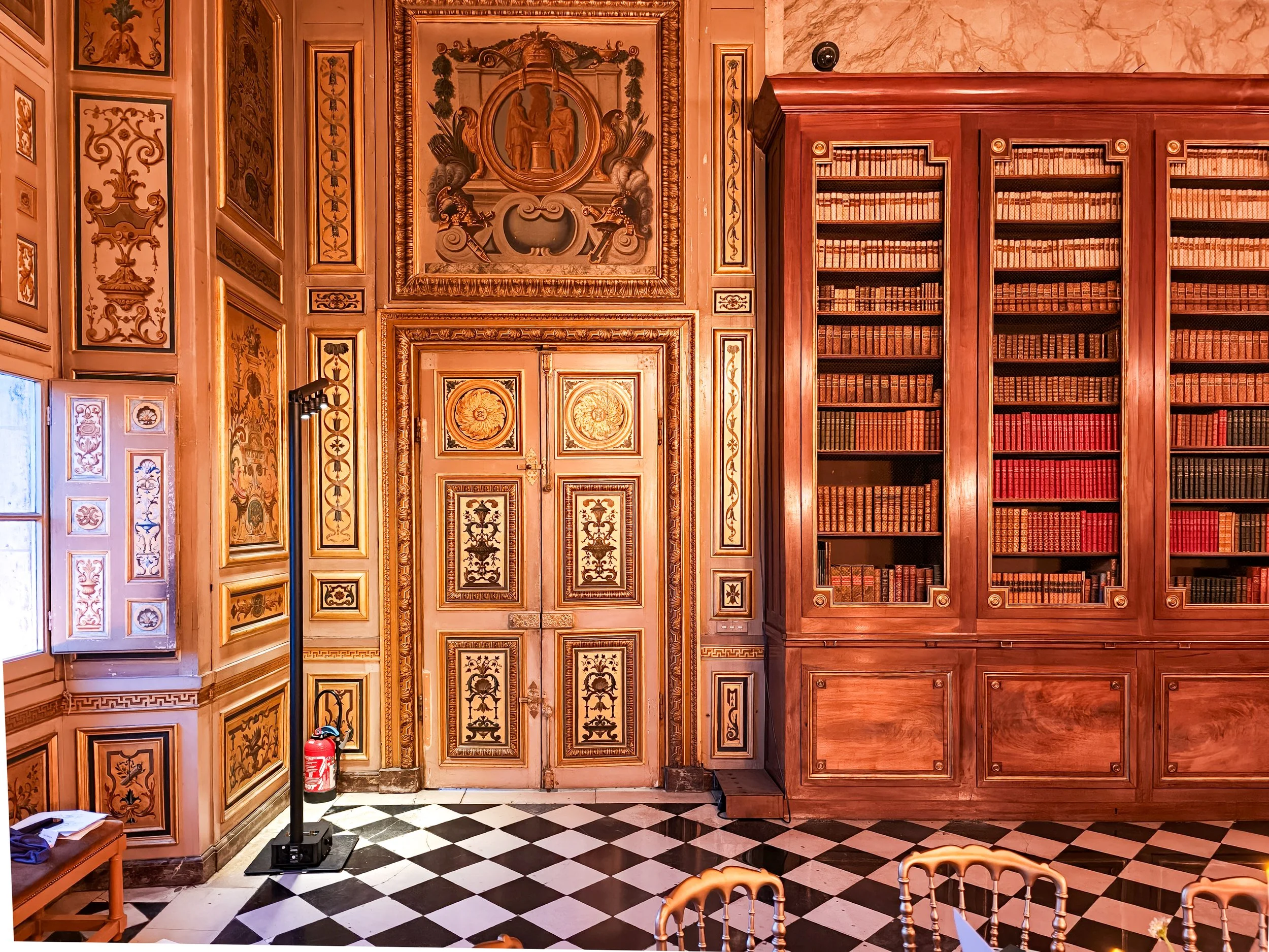 Present-day view of a library at the Vaux-le-Vicomte, once a chamber. Image: Dan Latif.