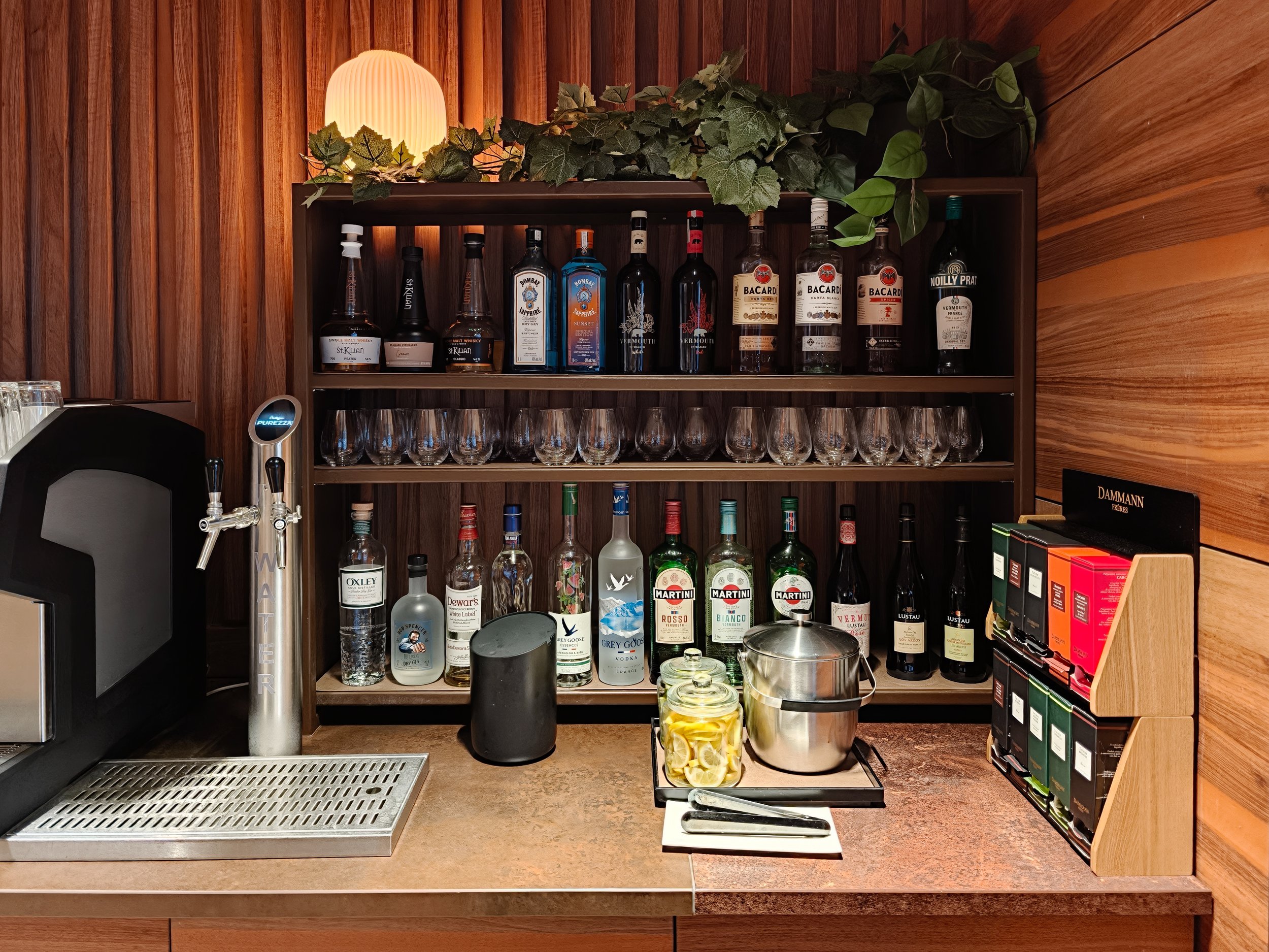 Drinks at BER Lounge Tegel at Berlin Brandenburg Airport (BER). Image: Dan Latif.