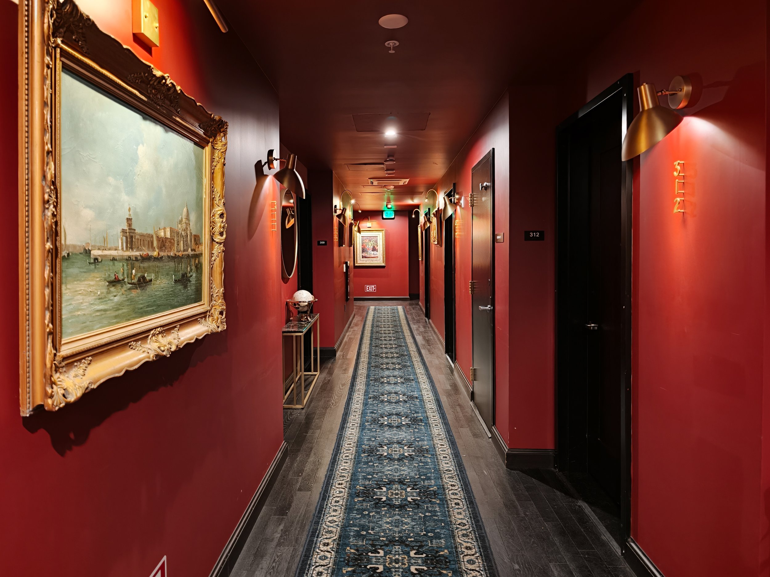 Hallway at the Whisky Hotel Hollywood. Image: Dan Latif.