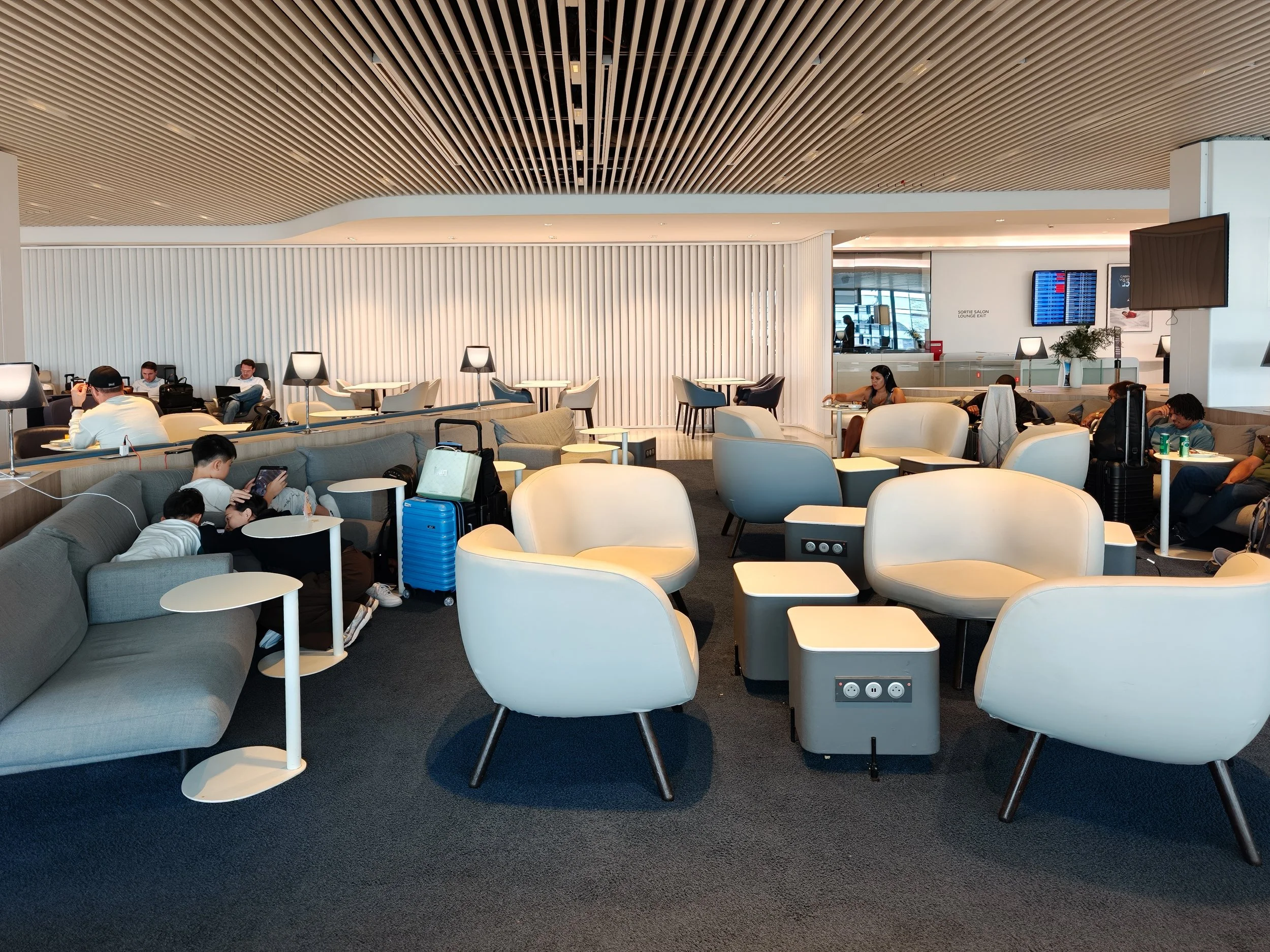 Air France Lounge at Paris CDG Terminal 2E, L Gates. Image: Dan Latif.