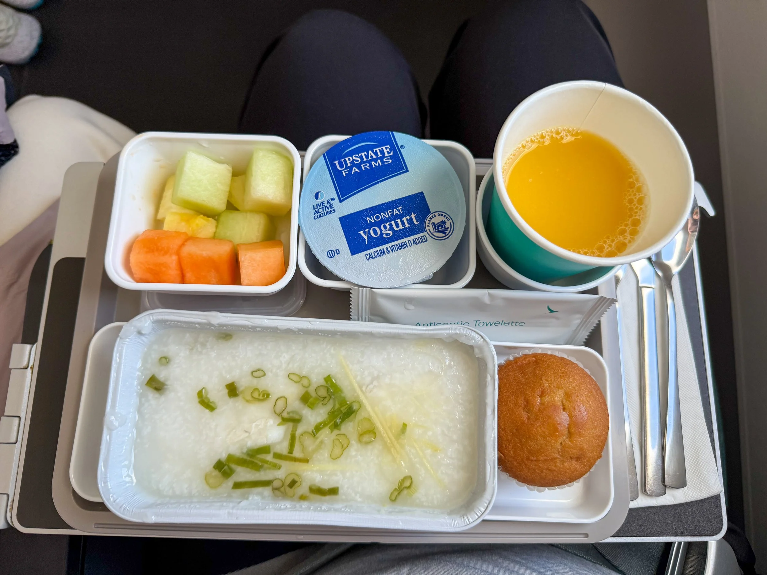 Breakfast meal on Cathay Pacific CX841 New York City to Hong Kong. Image: James Hayes.