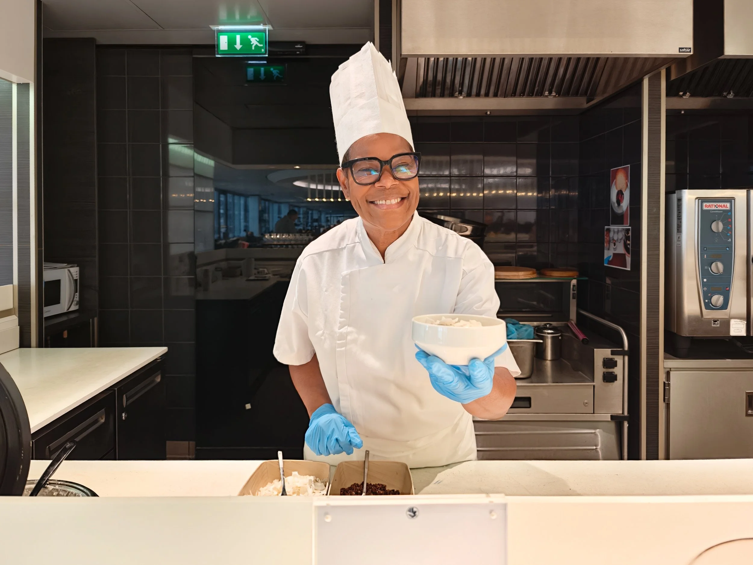Service at Air France Lounge at Paris CDG Terminal 2E, L Gates. Image: Dan Latif.