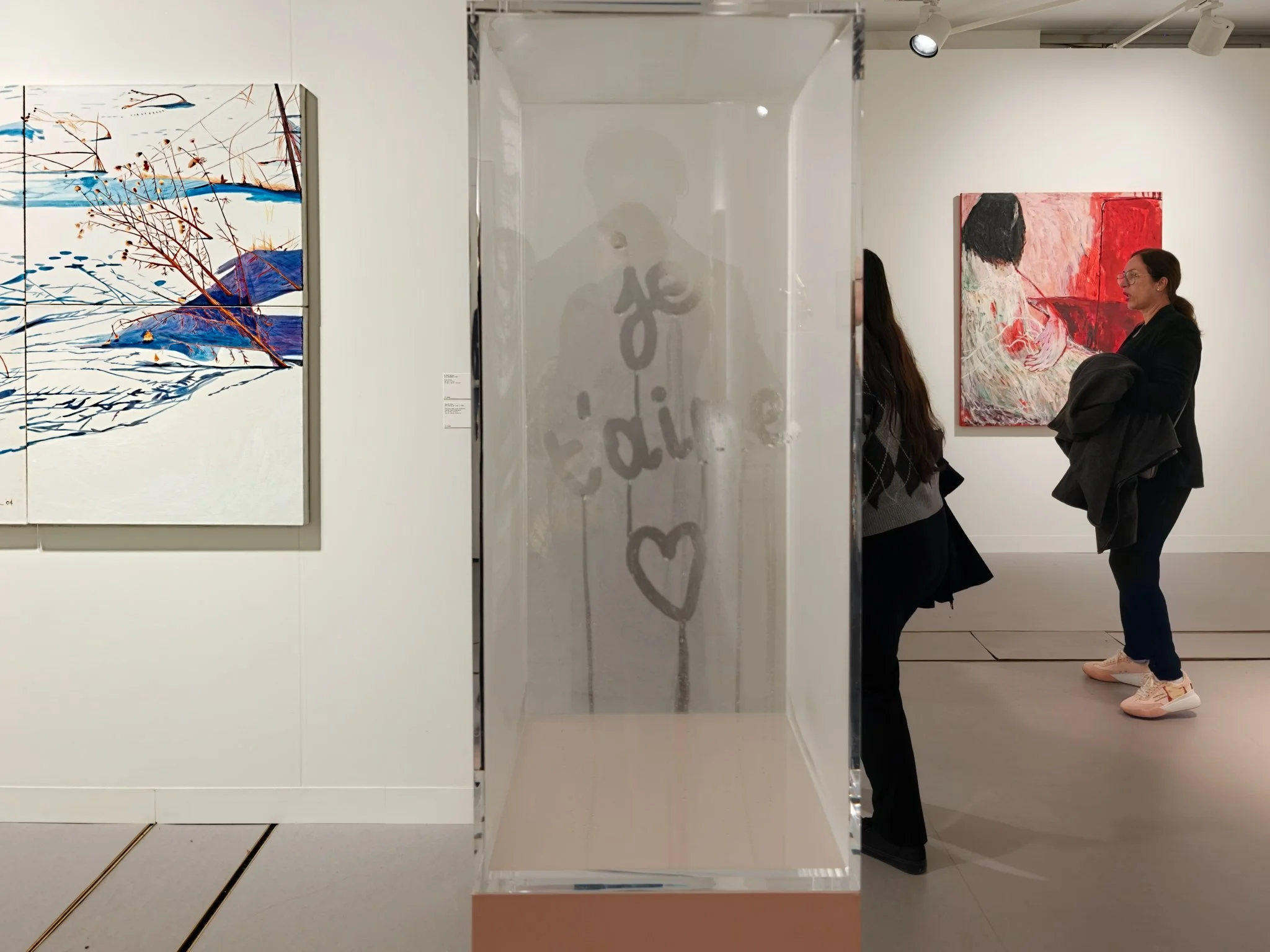 Antoine Catala, Mist Drawing (Je T’aime ♡), 2026 at 47 Canal. Plexiglas, water, wood, hydrophilic coating and water condensation, 170.18 × 34.93 × 34.93 cm. Image: Dan Latif.