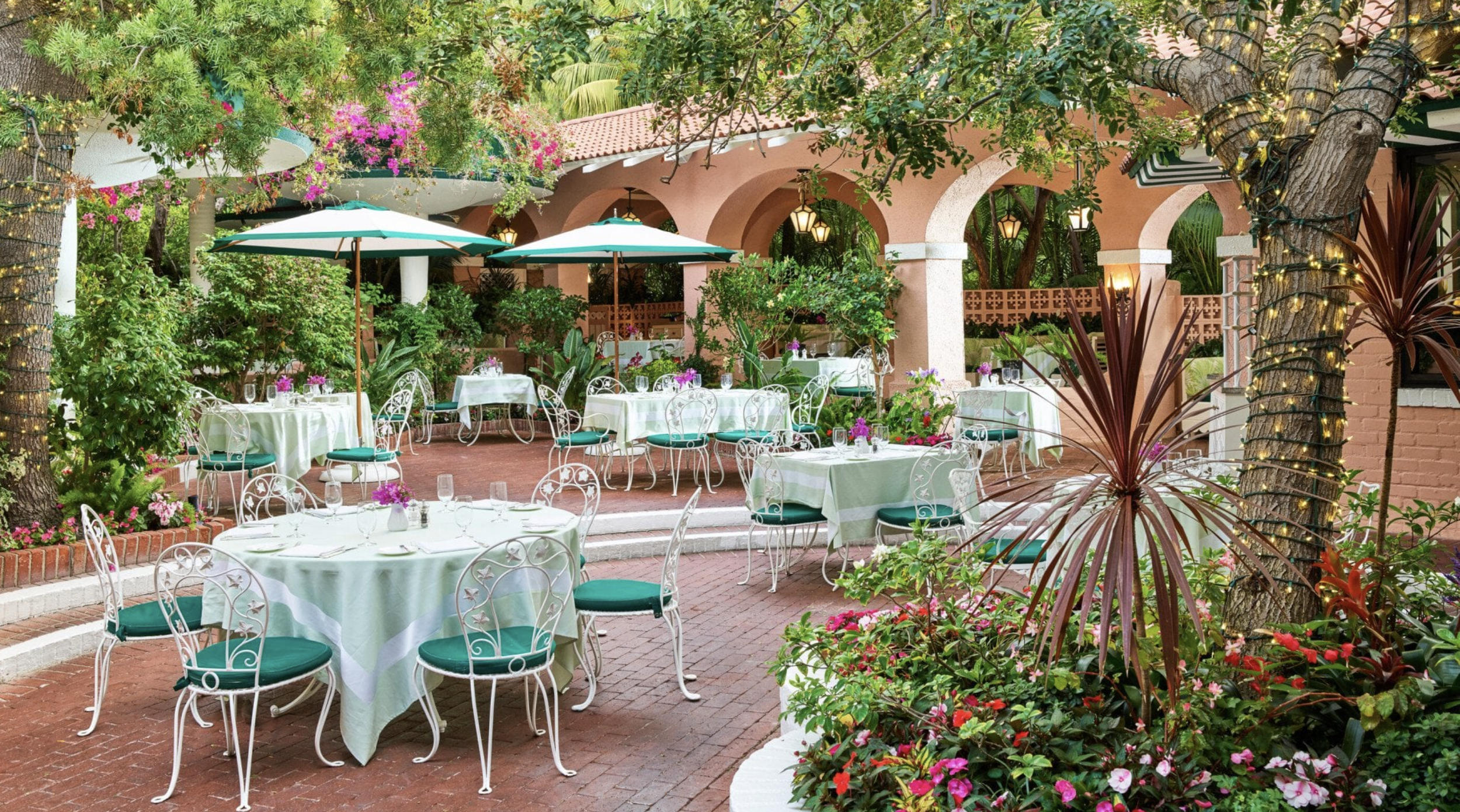 The Polo Lounge at the Beverly Hills Hotel. Image: via Dorchester Collection.