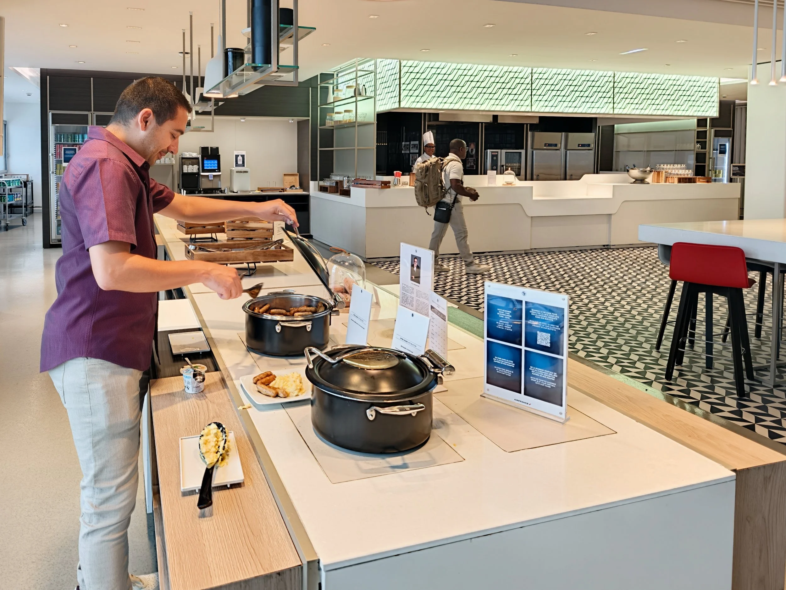 Buffet at Air France Lounge at Paris CDG Terminal 2E, L Gates. Image: Dan Latif.