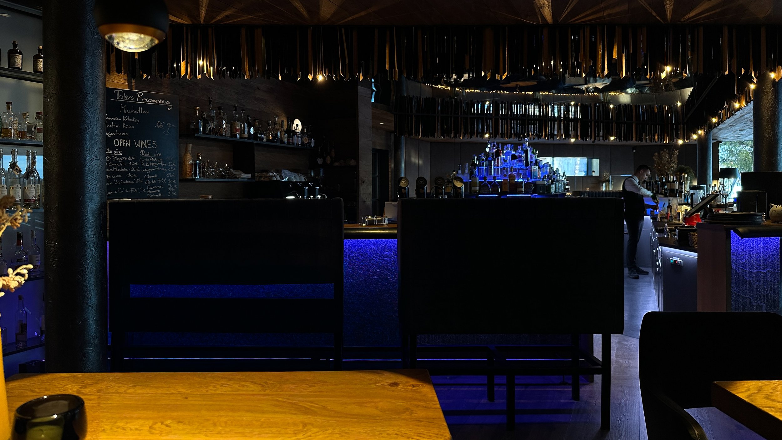 Chalet Mirabell Mountain Blue Bar and Lounge. Image: Ben Schmidt.