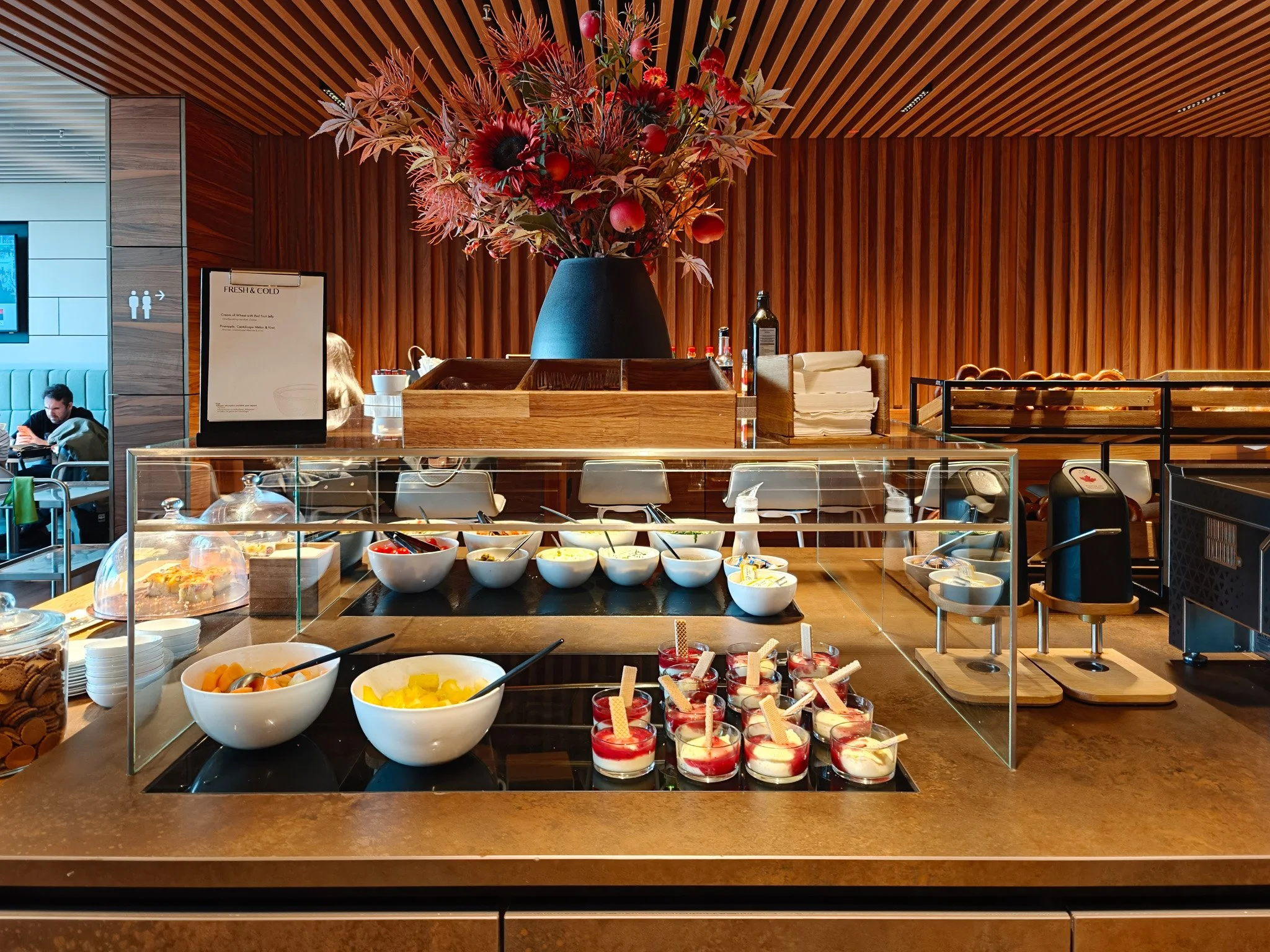 Review: BER Lounge Tegel at Berlin Brandenburg Airport (BER): Clean Design and an Expansive Menu (with Photos)