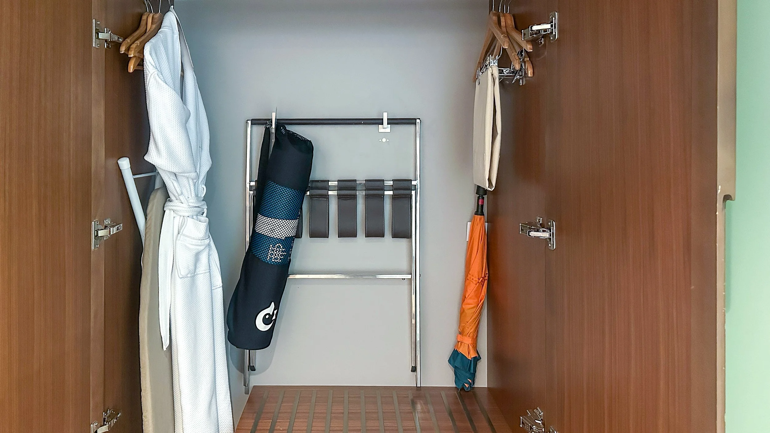 Park Terrace Hotel Deluxe Studio Wardrobe. Image: Ben Schmidt.