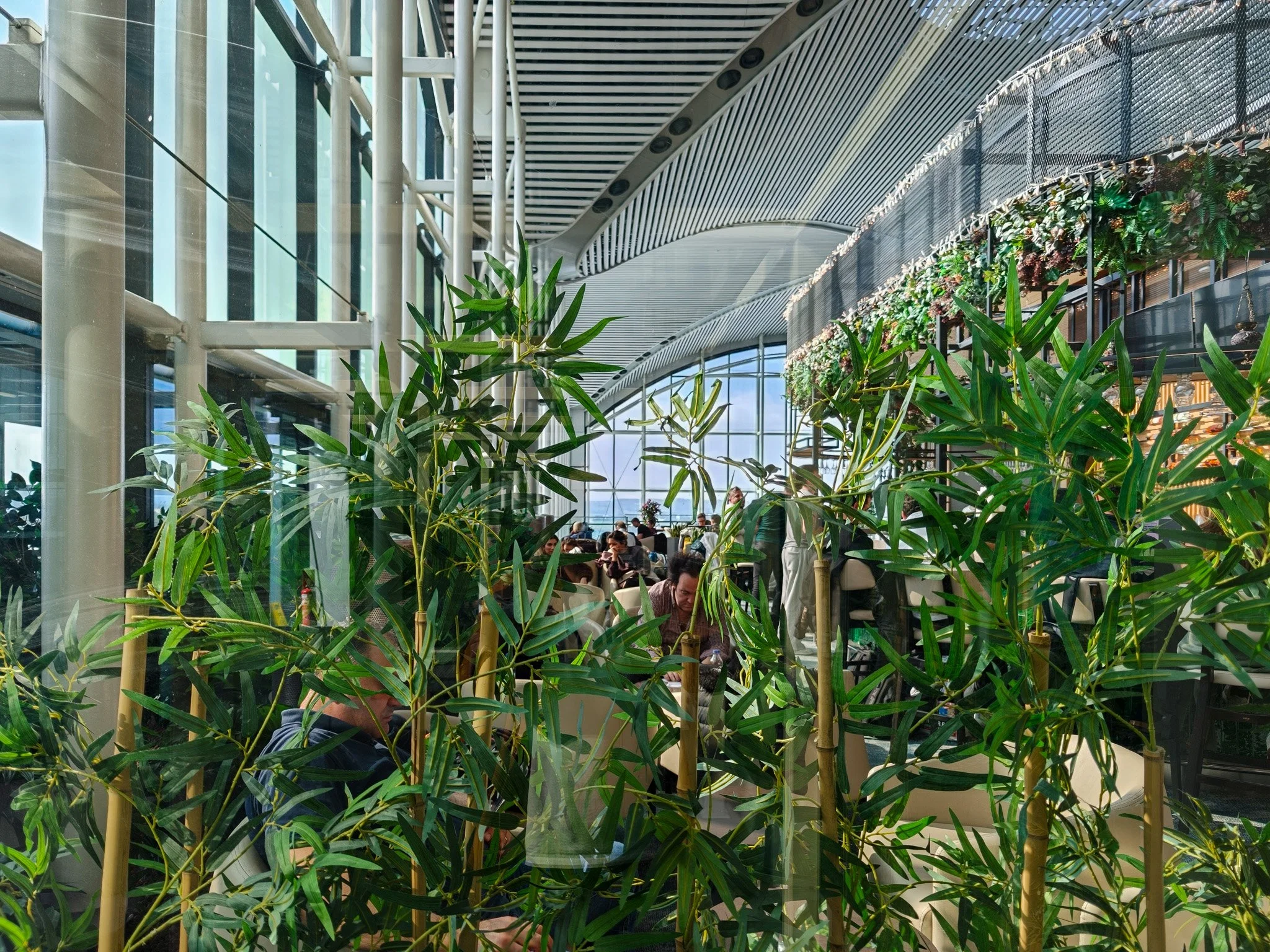 Flora and Fauna at IGA Lounge at Istanbul Airport (IST). Image: Dan Latif.