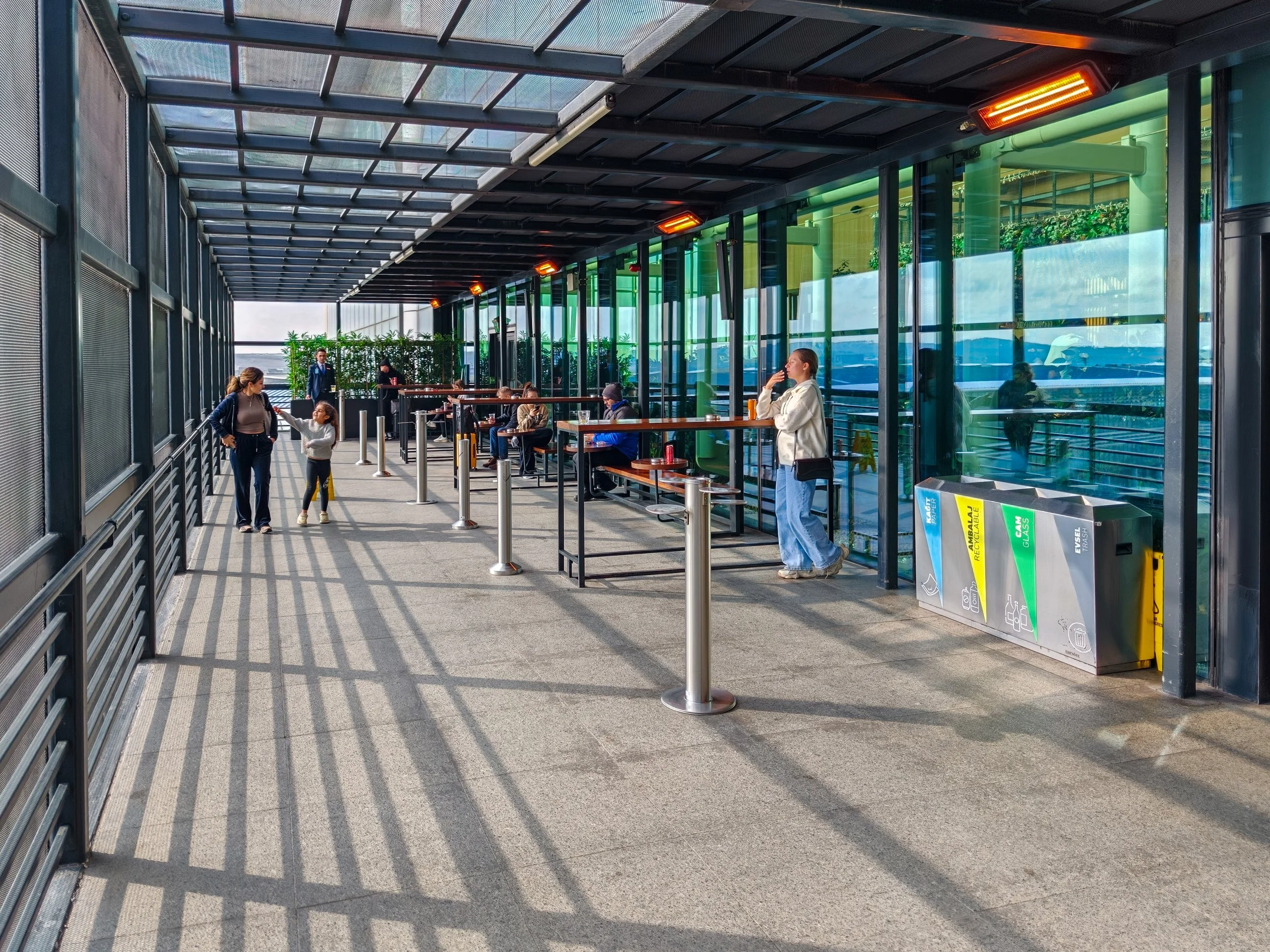 Smoking terrace at IGA Lounge at Istanbul Airport (IST). Image: Dan Latif.