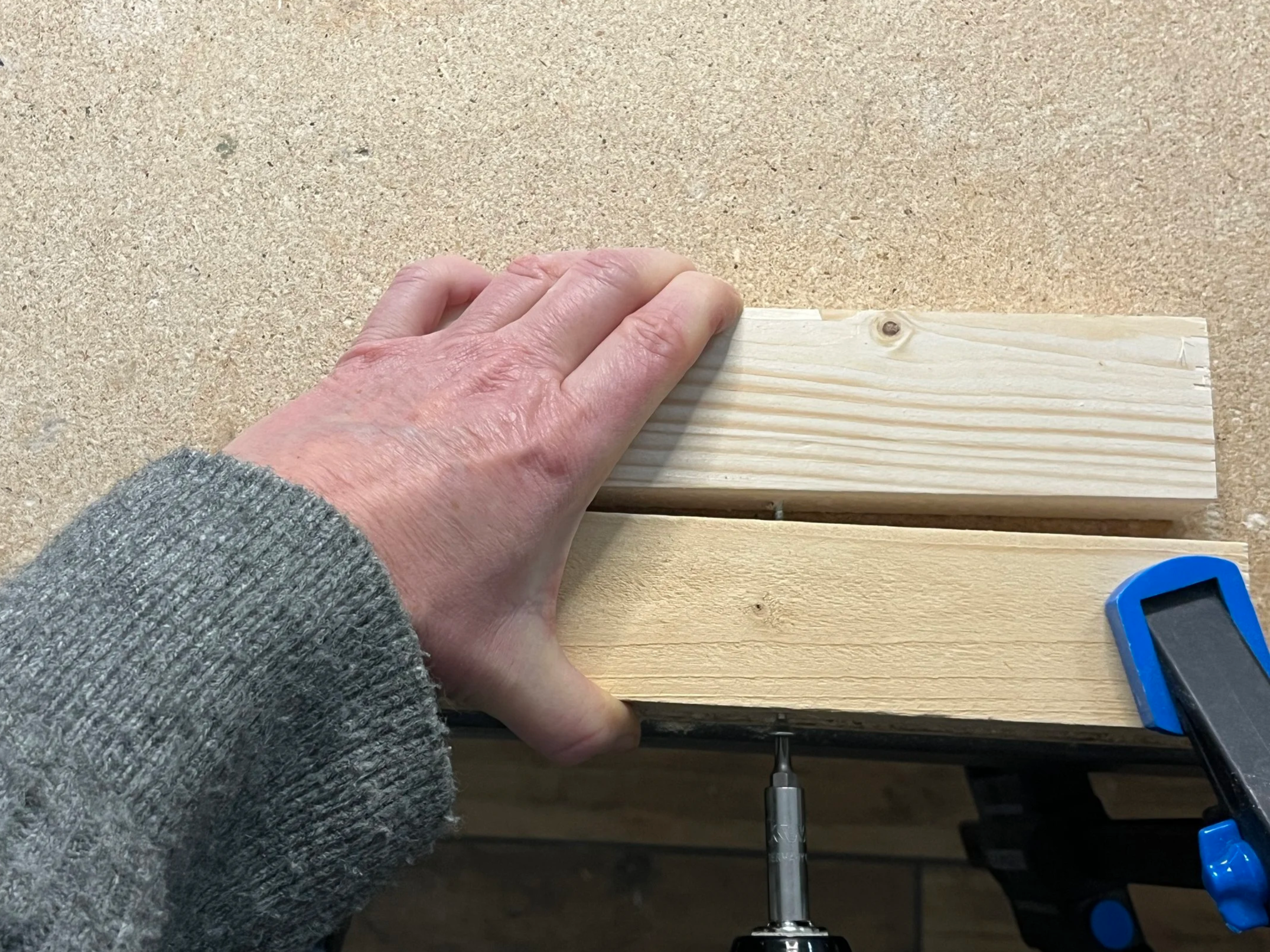 Unngå glipe når du skrur to deler sammen.