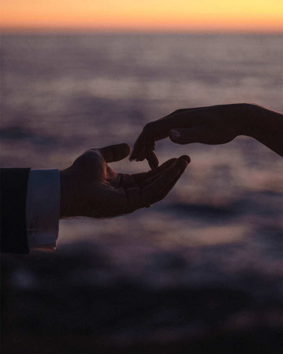 john-caroline-hand-2.gif