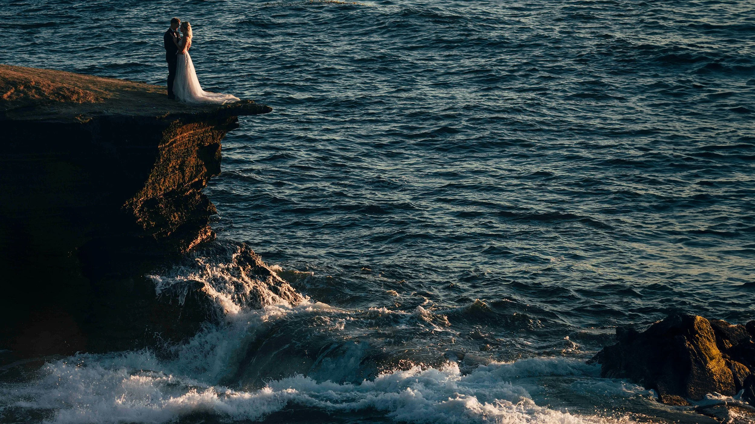 Capturing love's stories, wherever they unfold.