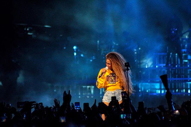 I know you guys probably heard about @beyonce performance and how amazing it was! Well everything is true and I was there to witness it all! I will be back this weekend and if @Coachella wants to give me all access please hit me up. -
📸: @ericr1991 
