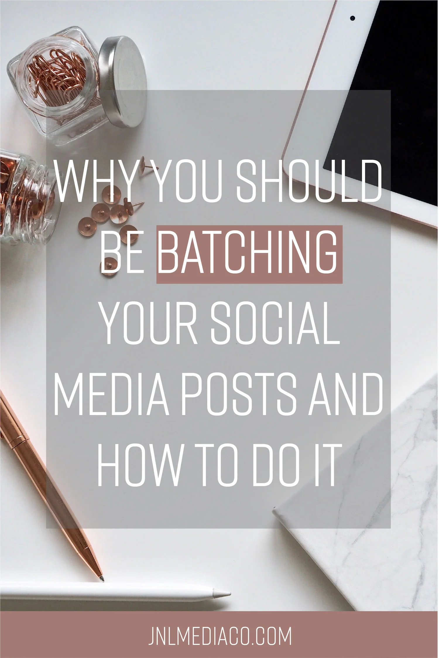 What is batching when it comes to social media and how can you implement it in your business? Batching let's you be more effective with your time as a biz owner so learn how I do this in my business #businesstips