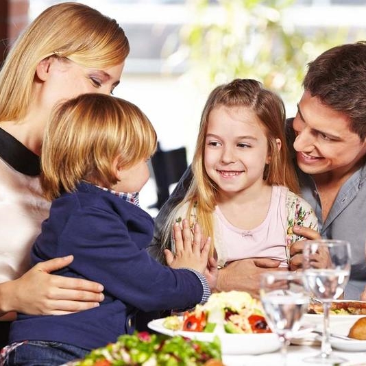 sfp-child-sense-dining-out-with-young-children-001.jpg