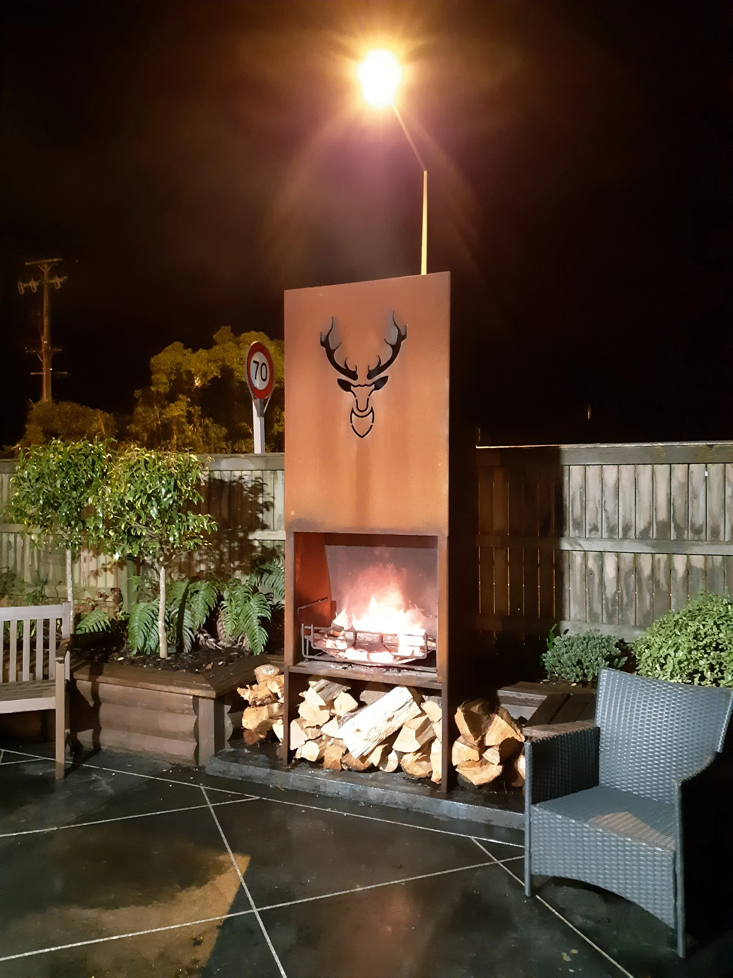 Base fire with stag head design