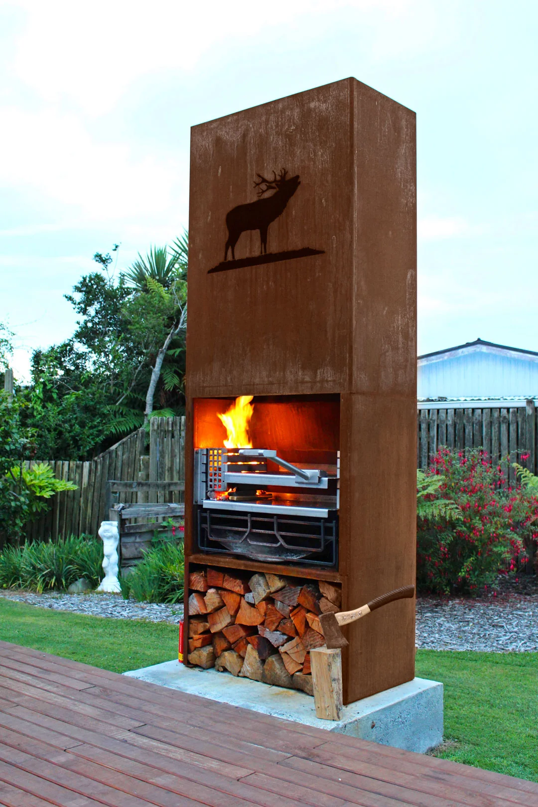 Roaring stag design with stainless steel cooking system
