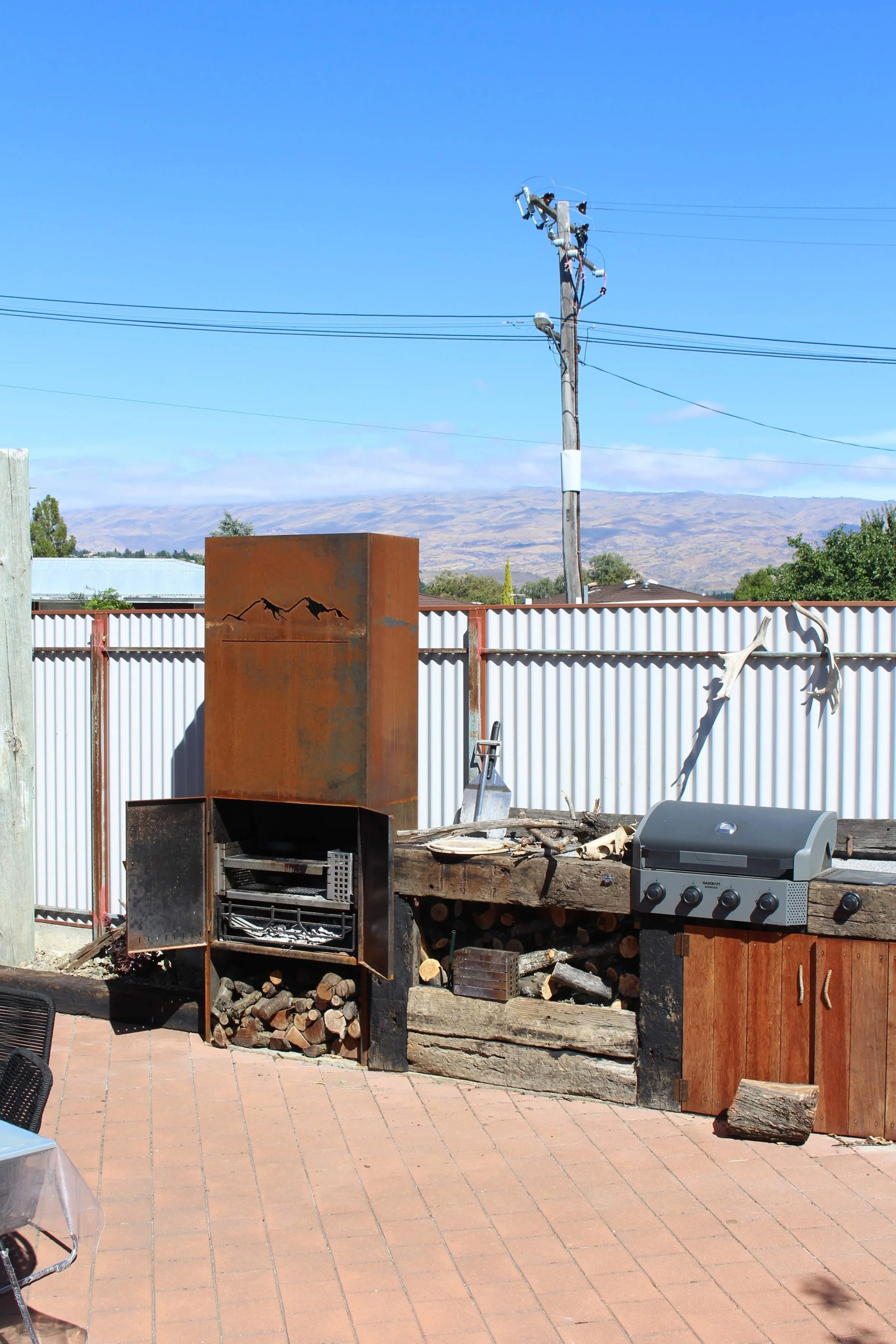 Mountains design, with doors and full stainless cooker, Alexandra