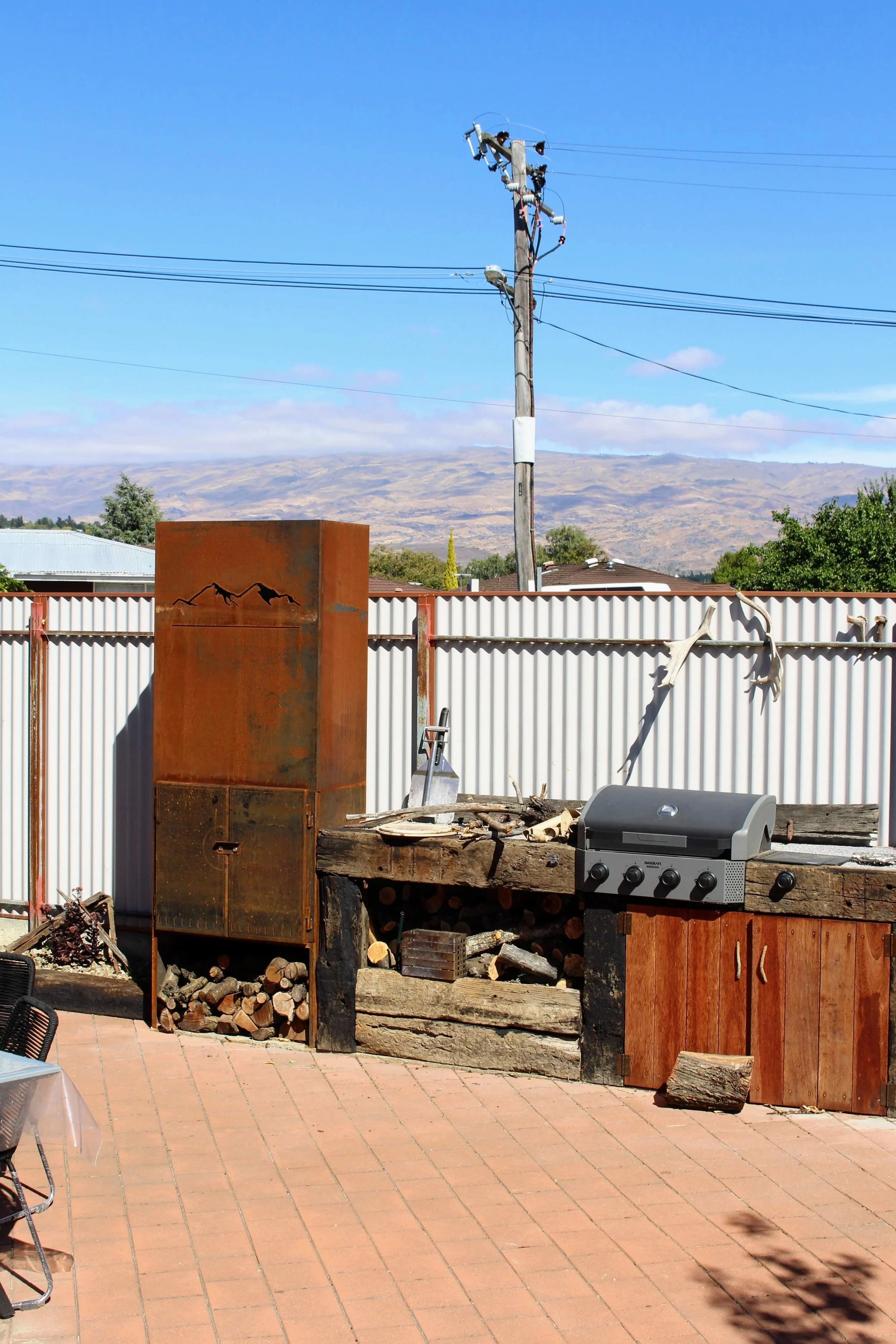 Mountains design, with doors and full stainless cooker, Alexandra