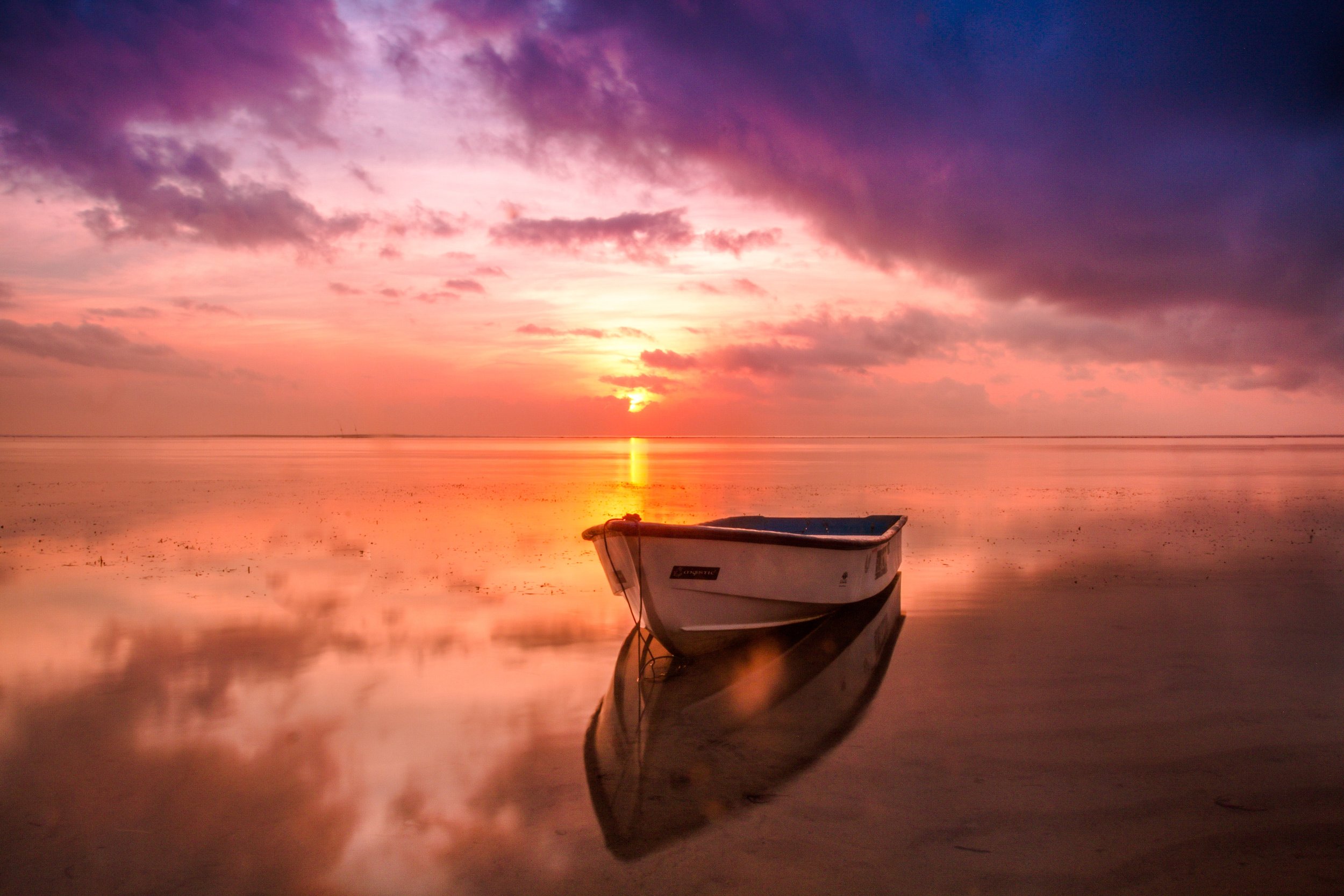 beach-boat-dawn-127160.jpg