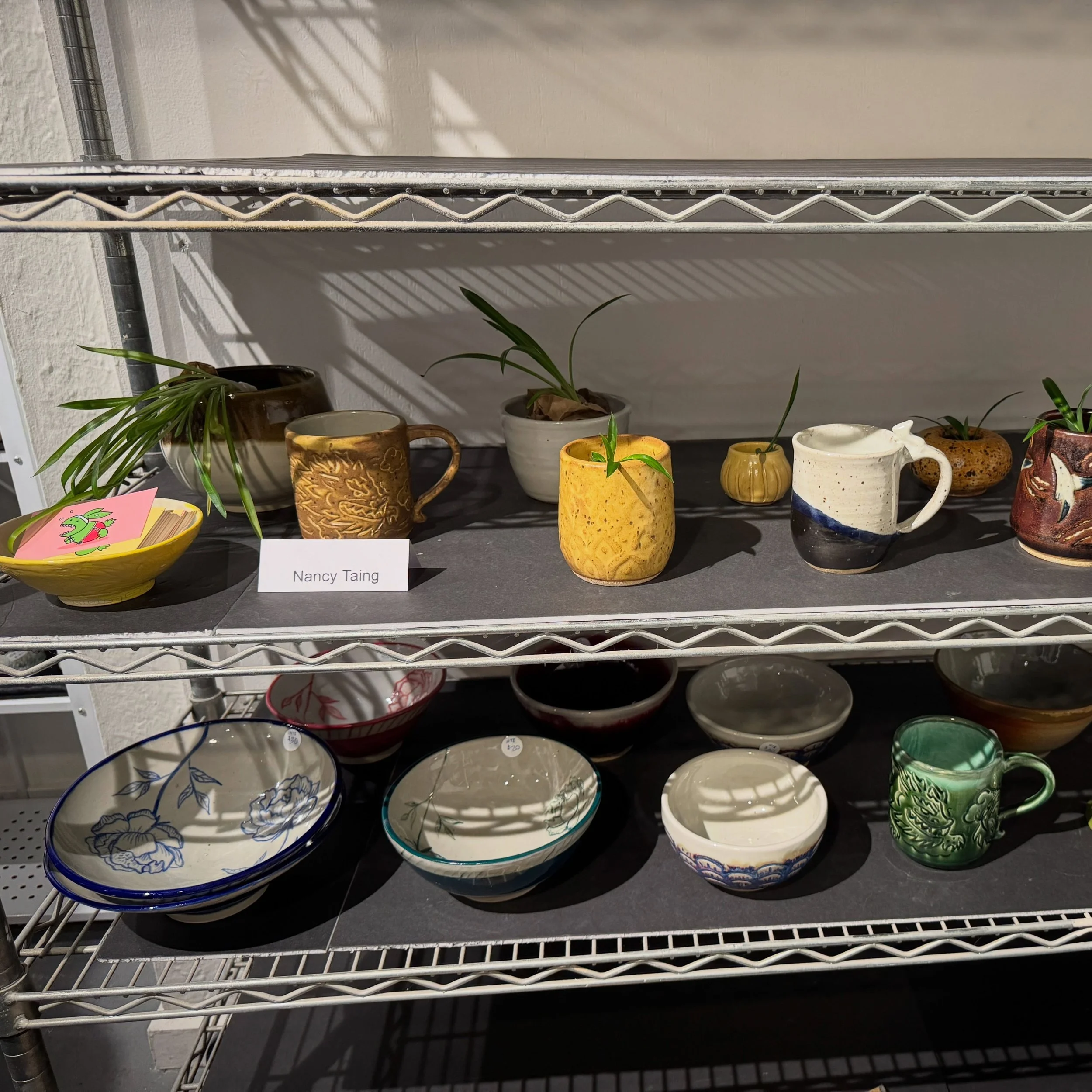 💐Mother&rsquo;s Day Pottery Sale is happening both days this weekend from 10am-5pm @kirklandartscenter ! 💐Come buy stuff for your momma, yourself, and your momma friends.🤩 People are so talented!