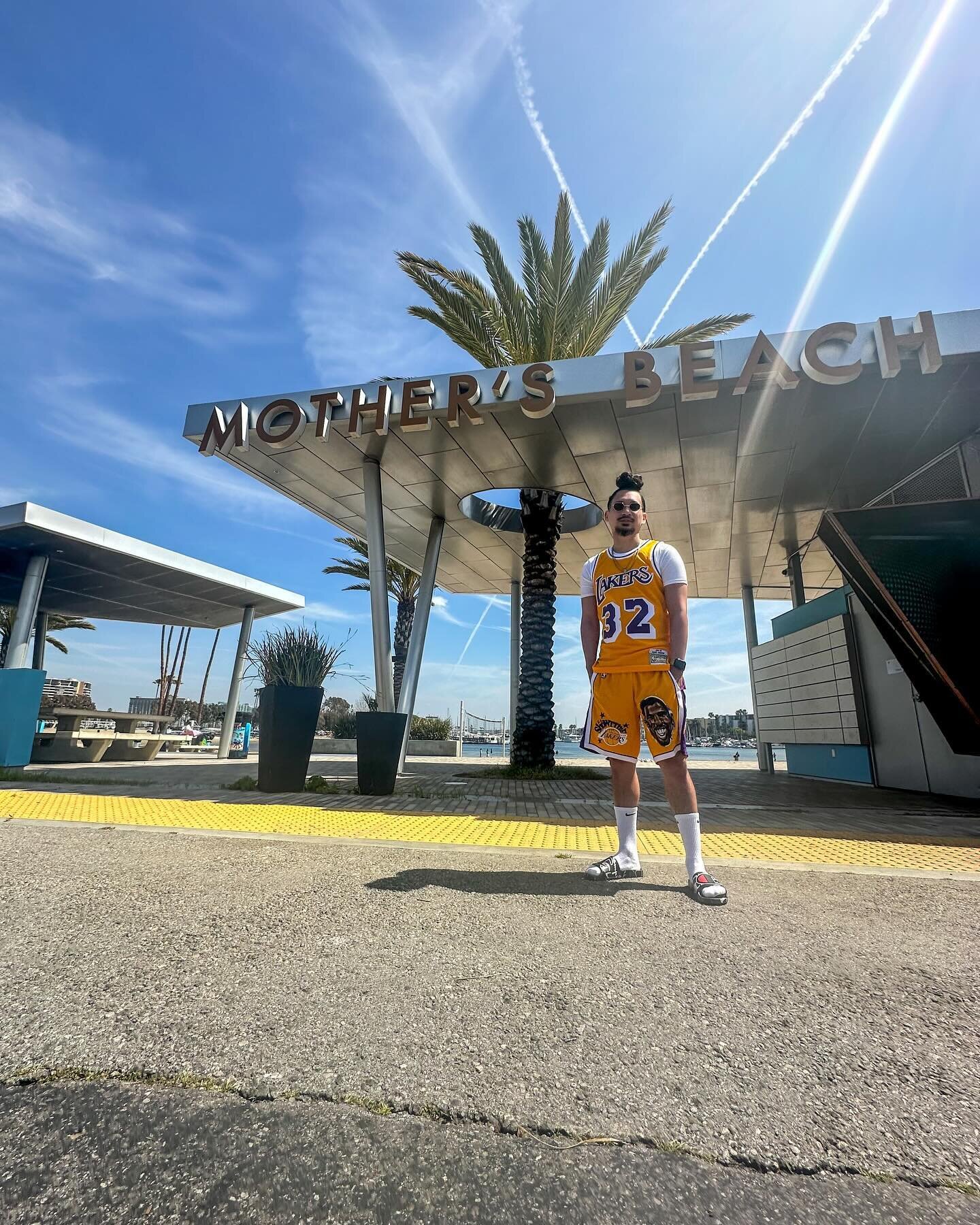 #FlashbackFriday I felt nostalgic so I returned to the very first beach I ever visited when I moved to LA.

#MothersBeach #LosAngeles #Lakers #Outside

📸 &amp; Hair: 🥰