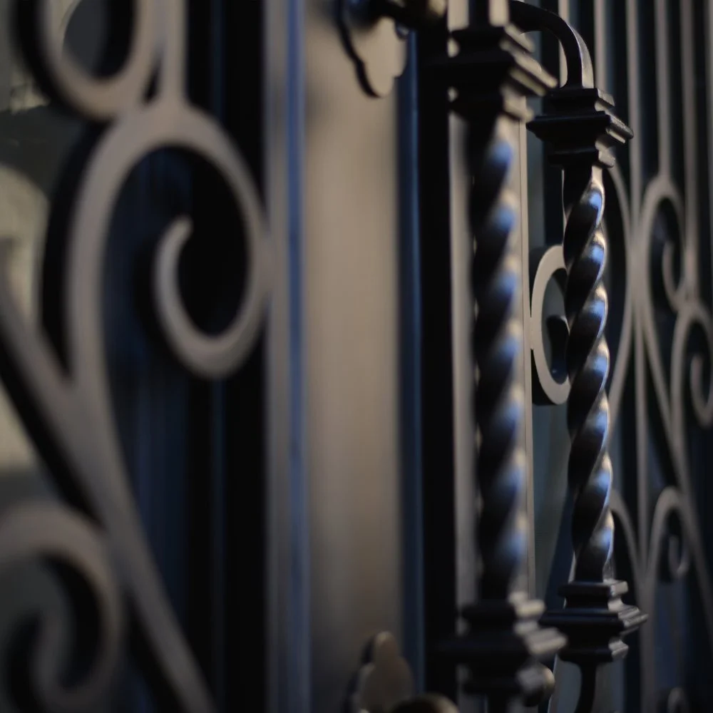 Wrought Iron vs. Cast Iron - Understanding the Differences and Benefits of Wrought Iron