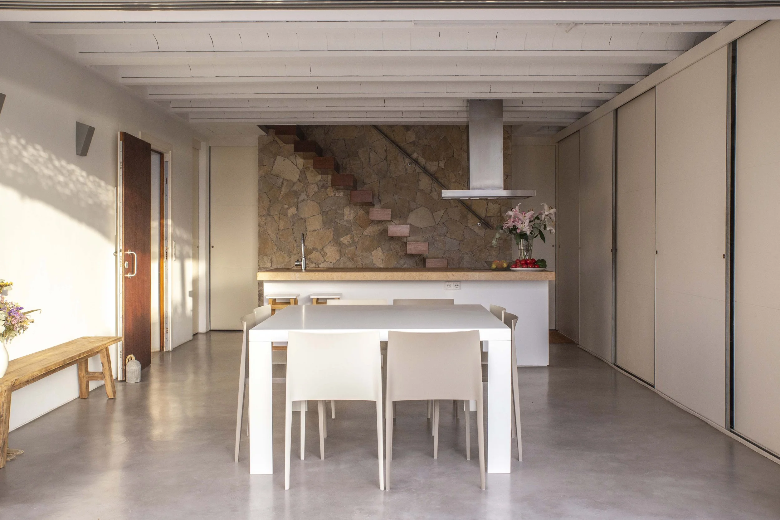 HELENA LEE-2021_REFUGIO-MEDITERRANEO_02.jpg
