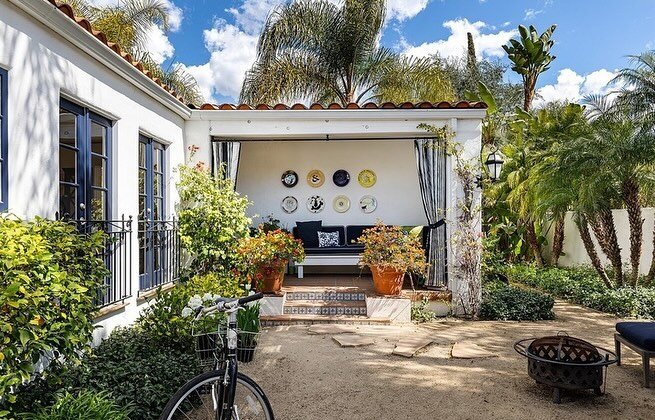 Spectacular Mills Act Spanish Colonial Revival home in beautiful Pasadena (South Central) 🌴

〰️ $1.4m list price 
〰️ 1164sf home,  4965sf lot
〰️ Built in 1928 and restored by Architect David Serruier 
〰️ Tons of charm. Jewel box of a home.
〰️ Courty
