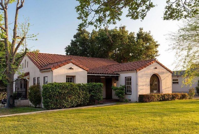 Just Listed! Amazing Spanish Colonial fixer on large 1/3 acre lot in beautiful Altadena 🌳

〰️ $1.355m list price
〰️ 0.34 acre lot 
〰️ 4bd + 1.5ba
〰️ Built in 1932- many original details!
〰️ Mature shade trees on property 
〰️ Great location, blocks a