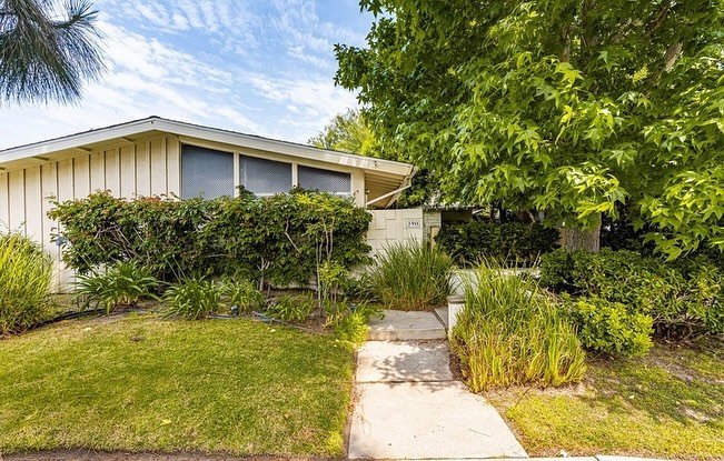 Stunning Midcentury Modern oasis in Long Beach 🌴

〰️ $1.425m
〰️ Built in 1960
〰️ 2400sf home,  6500sf lot
〰️ Original MCM condition 
〰️ 2 Car Garage 
〰️ Private lot 
〰️ Great Neighborhood - University Park States

If you&rsquo;d like to schedule a p
