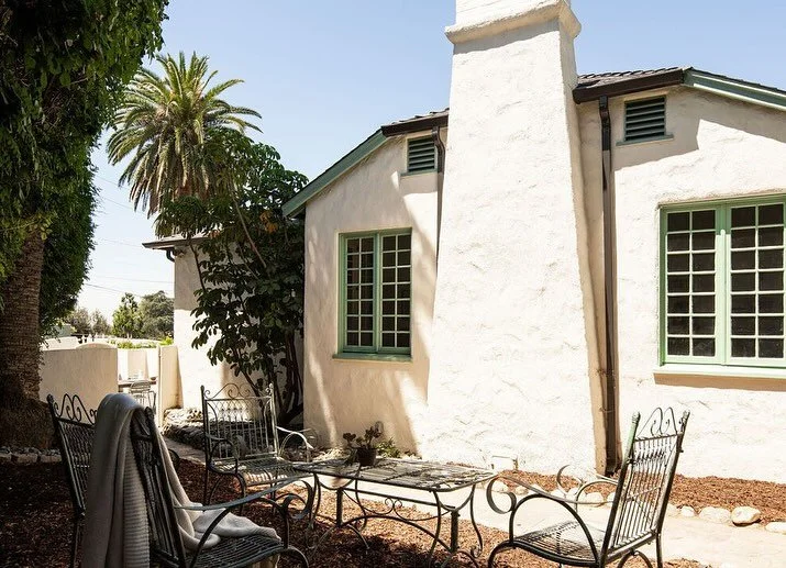 Gorgeous 3bd stucco character home in beautiful Pasadena listed at just $879k🌲 

〰️ $879k
〰️ Tudor-ish
〰️ 3bd, 1.5ba
〰️ Close to 1300sf
〰️ 6500sf lot 
〰️ Built in 1928
〰️ Upgrades throughout, with many original details 
〰️ Close to the La Pintoresca