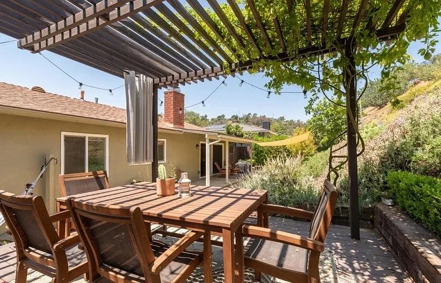 Midcentury 3bd ranch for under $900k?! 🤯

〰️ $890k
〰️ Monterey Hills (border of El Sereno/Highland Park)
〰️ 3bd,2ba
〰️ Built in 1956
〰️ Just under 1300sf, 7200sf lot 
〰️ 2 car garage 

For more info or to schedule a private showing, DM me! 📩

Liste