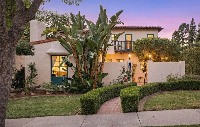 Stunning Spanish Colonial in Rossmoyne, Glendale ☀️

〰️ $1.995m
〰️ 4bd, 3ba
〰️ 2400sf home, 7700sf lot 
〰️ Built 1930
〰️ Gorgeous original details and bathrooms

Bellhurst Residence Park area just a few blocks from Nibley Park in Glendale. Architectu