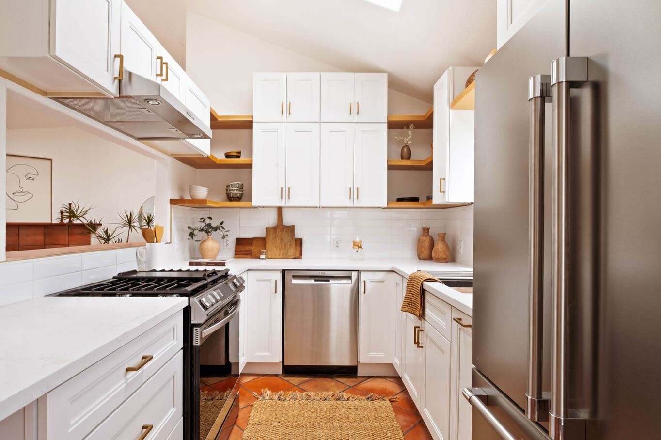 Sold for $141k over asking with just 4 days on the market! 🎉 Have a property you&rsquo;re looking to sell in greater LA? DM me anytime. 

2134 Oak St, Unit D Santa Monica 
Sold for $820k 

Thanks for a smooth and easy escrow @realestatebydevin 

Tra