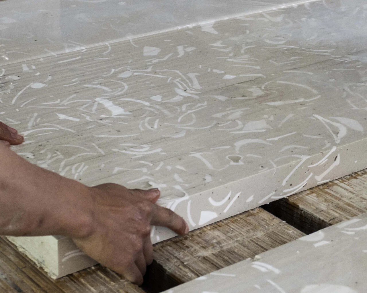 RICICLARE LA CERAMICA: ESPERIMENTI E RICERCHE IN GIRO PER IL MONDO