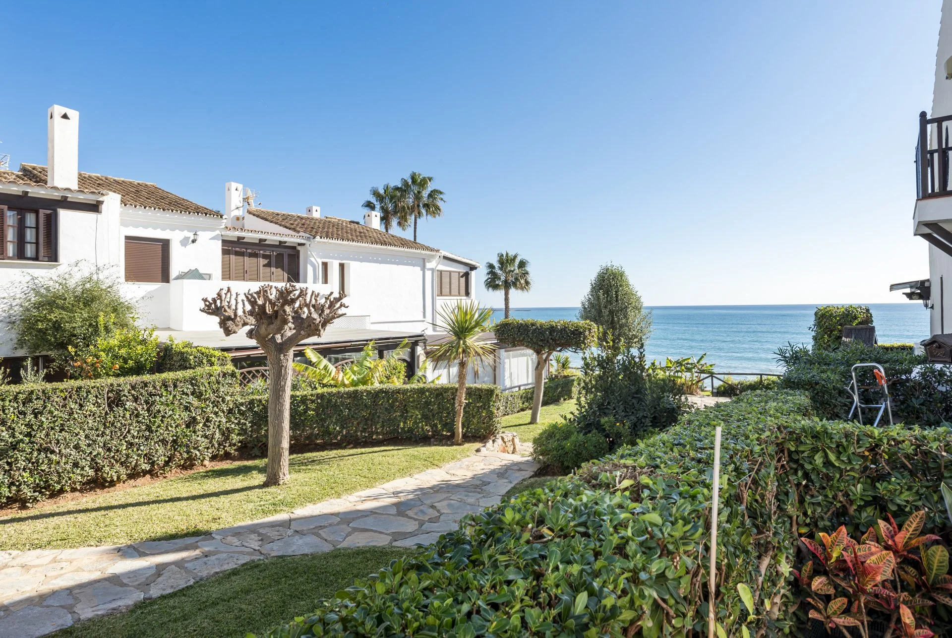 ESTEPONA | 2 BEDS · 1.5 BATHS