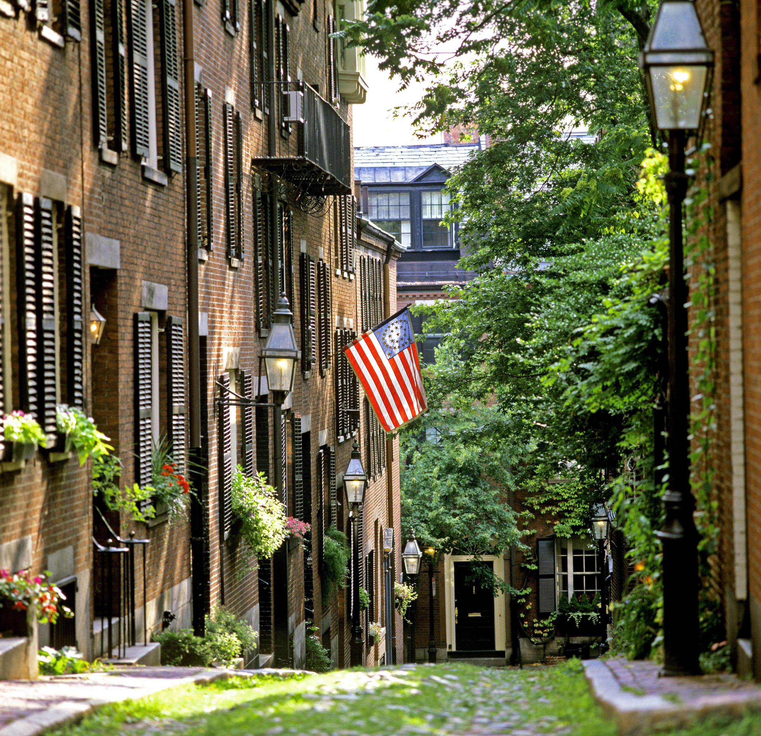 Boston Acorn Street 2000.jpg