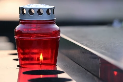 red-candle-3590872_1920.jpg