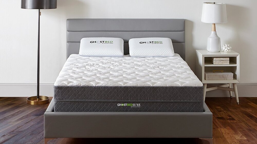 The GhostBed Luxe is one of three models made by GhostBed, but this model is my favorite. Designed by the company owner who had three serious neck surgeries to relieve his pain, this mattress delivers proper spine alignment, cool sleep, and just the right amount of bounce and immersion.