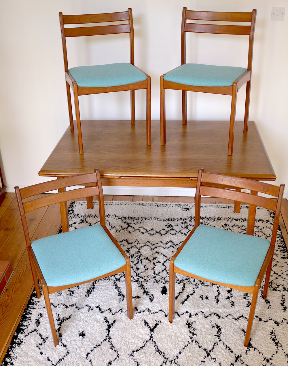 table and chairs.jpg