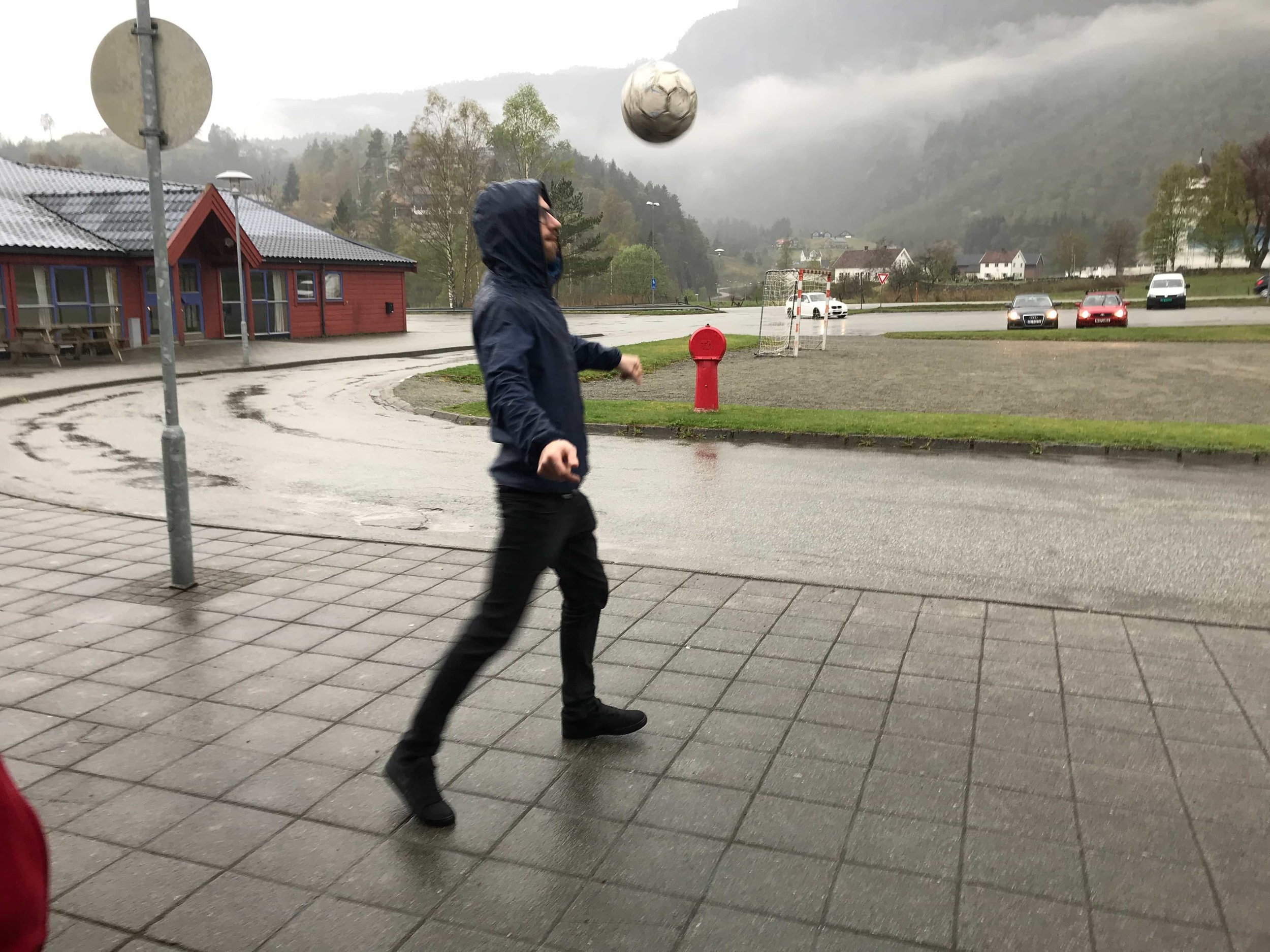 Den innleide sjoføren Alex viste teft med ballen og triksa seg inn i start elleveren. Bare synd han forsvant rett før kampstart