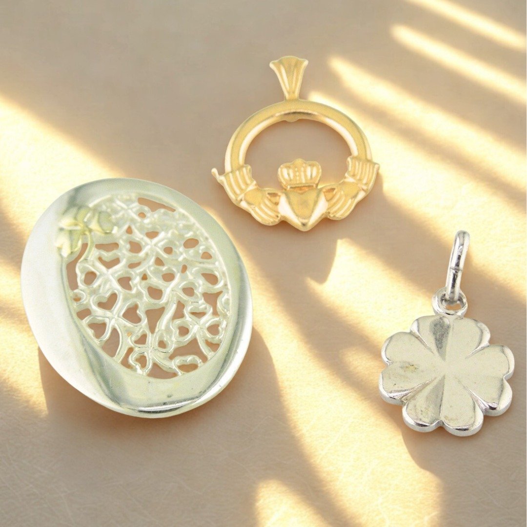 We're celebrating St Patrick's Day with a selection of shamrock and Claddagh jewelry, while our stylish intern, Muppet, is feeling very festive in his green sweater! 🍀

 #stantonjewelers #stantons #westlakeohio #westlake #bernedoodle #jewelry