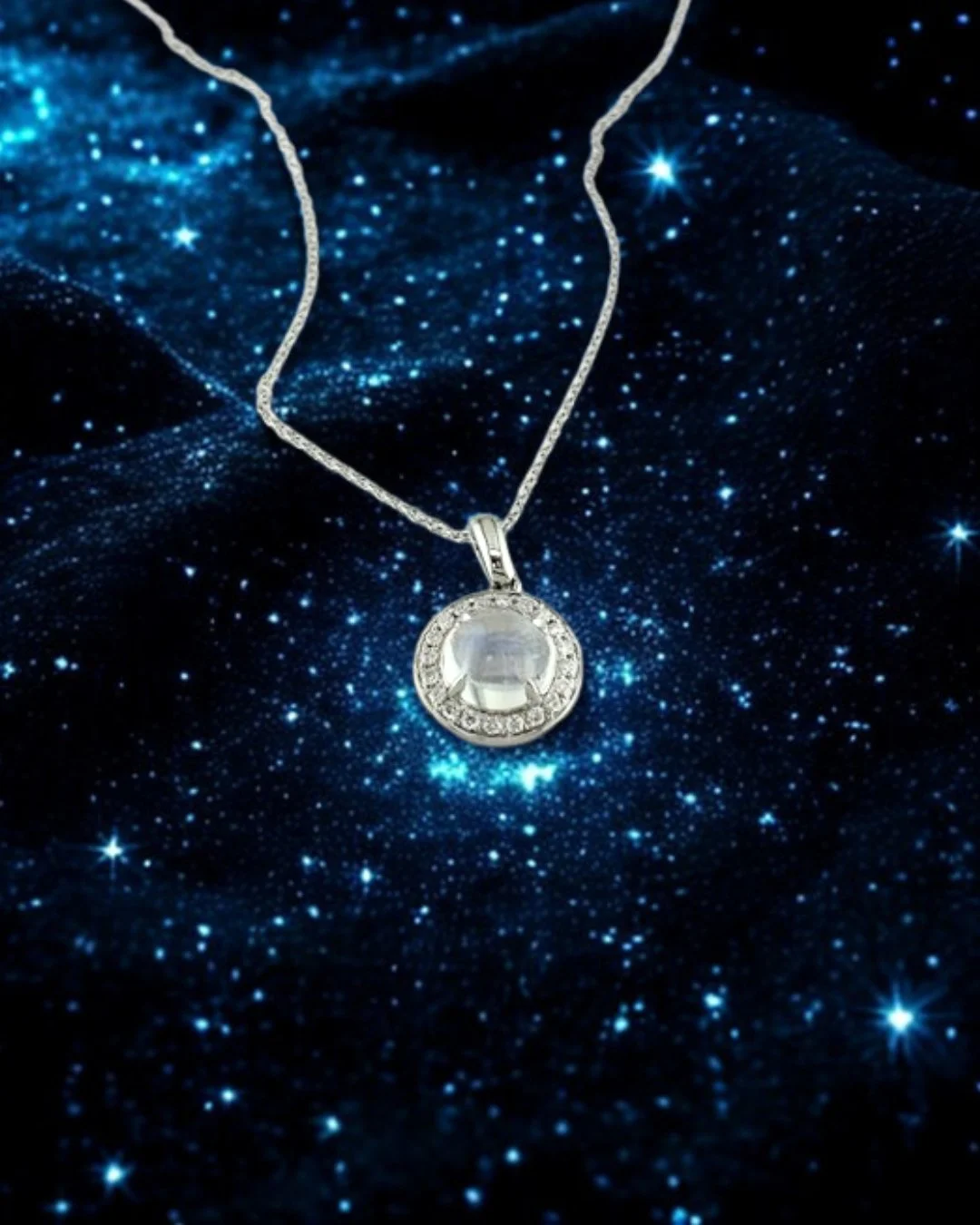 This necklace is a gift that's sure to send someone over the moon! 🌙There's no other gemstone quite like a moonstone, and this particular stone features strong blue adularescence that shimmers in the light. A classic and timeless diamond halo finish