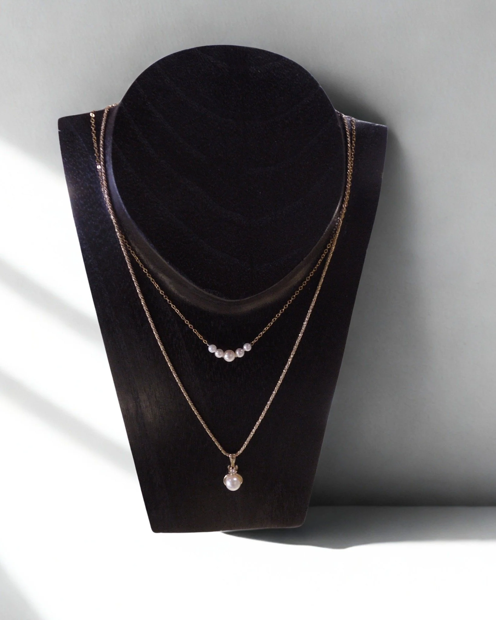 For wedding and graduation season gifts, look to the classic pearl for the perfect present! Pearls and yellow gold are a trendy combination that also offers a timeless appeal at an affordable price point.