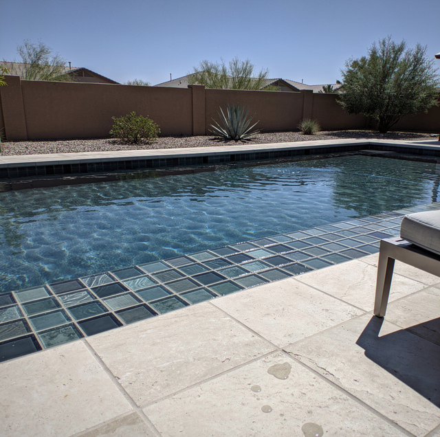Glass vs Ceramic Pool Tile: Which Lasts Longer in the Sun?
