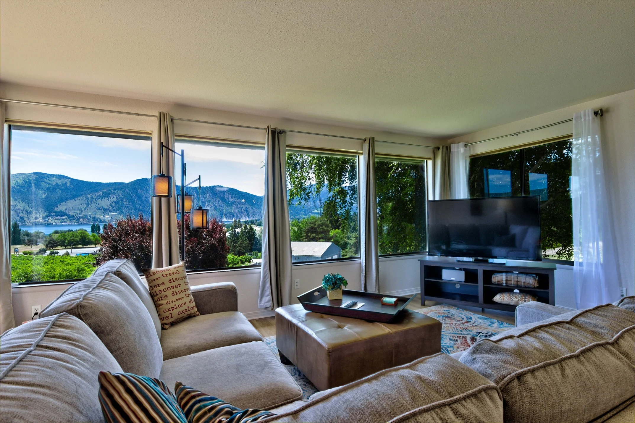 Living Room 1.jpg